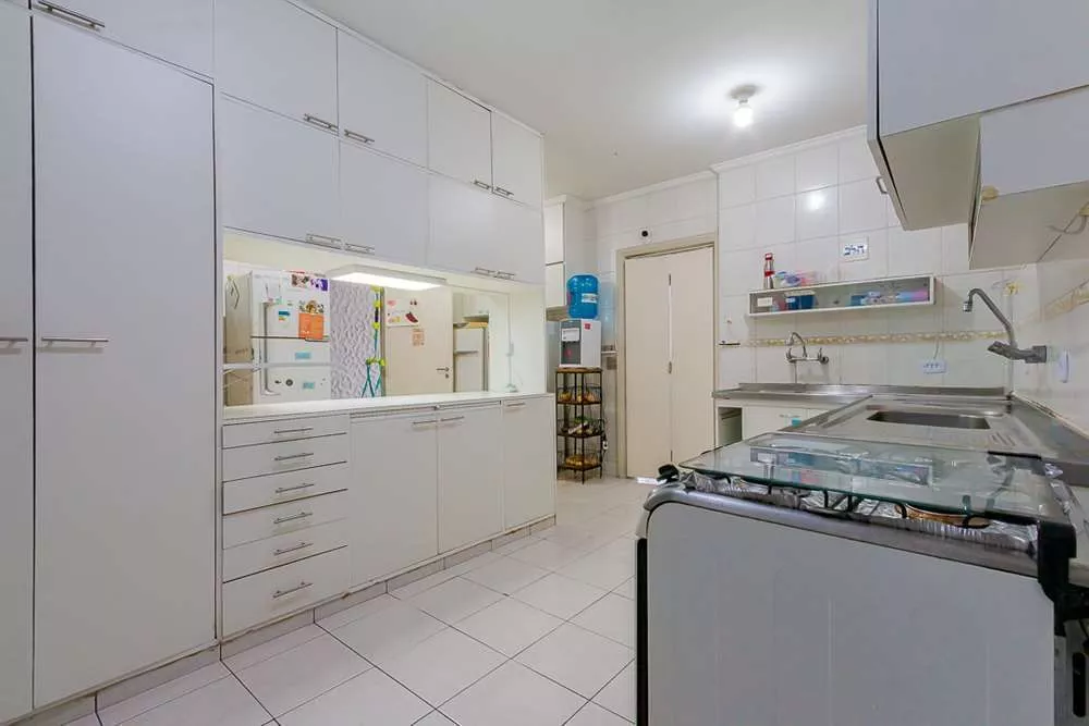 Apartamento à venda com 3 quartos, 196m² - Foto 2