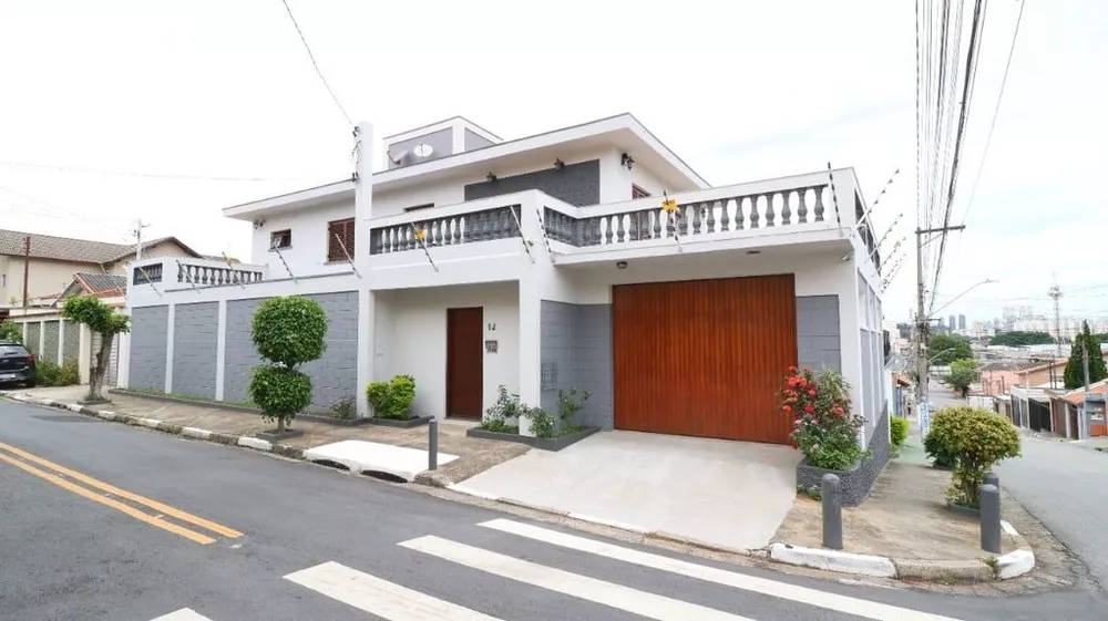 Casa de Condomínio à venda com 3 quartos, 251m² - Foto 1