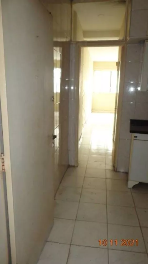 Apartamento à venda com 1 quarto, 32m² - Foto 2