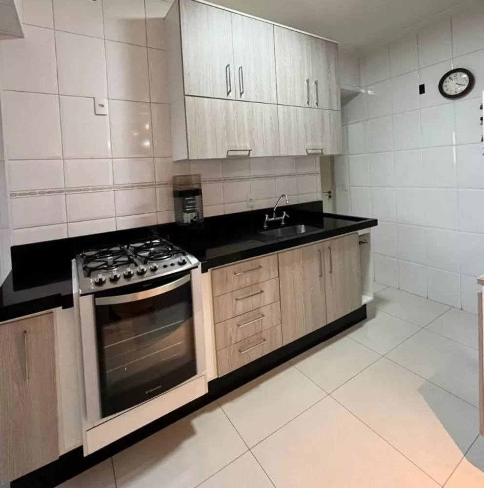 Apartamento à venda com 3 quartos, 107m² - Foto 4