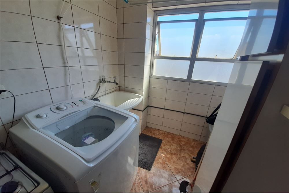 Apartamento à venda com 1 quarto, 40m² - Foto 2