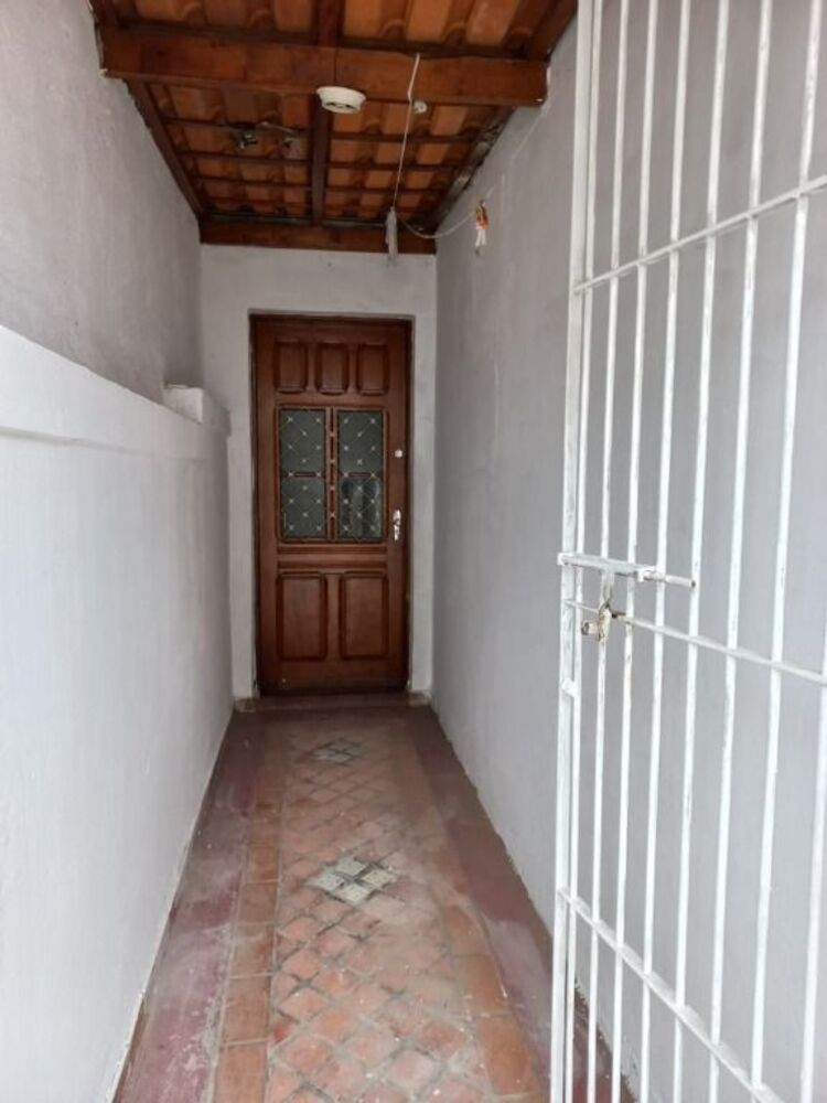 Casa à venda e aluguel com 2 quartos, 76m² - Foto 2