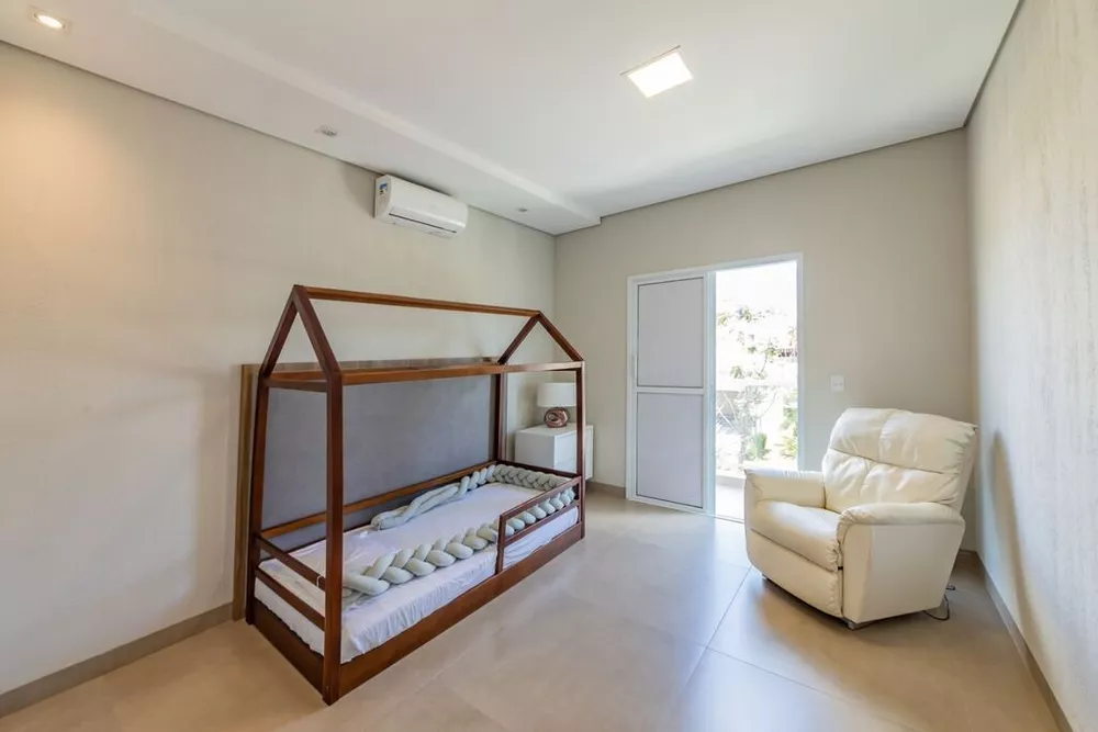 Casa de Condomínio à venda com 4 quartos, 300m² - Foto 2