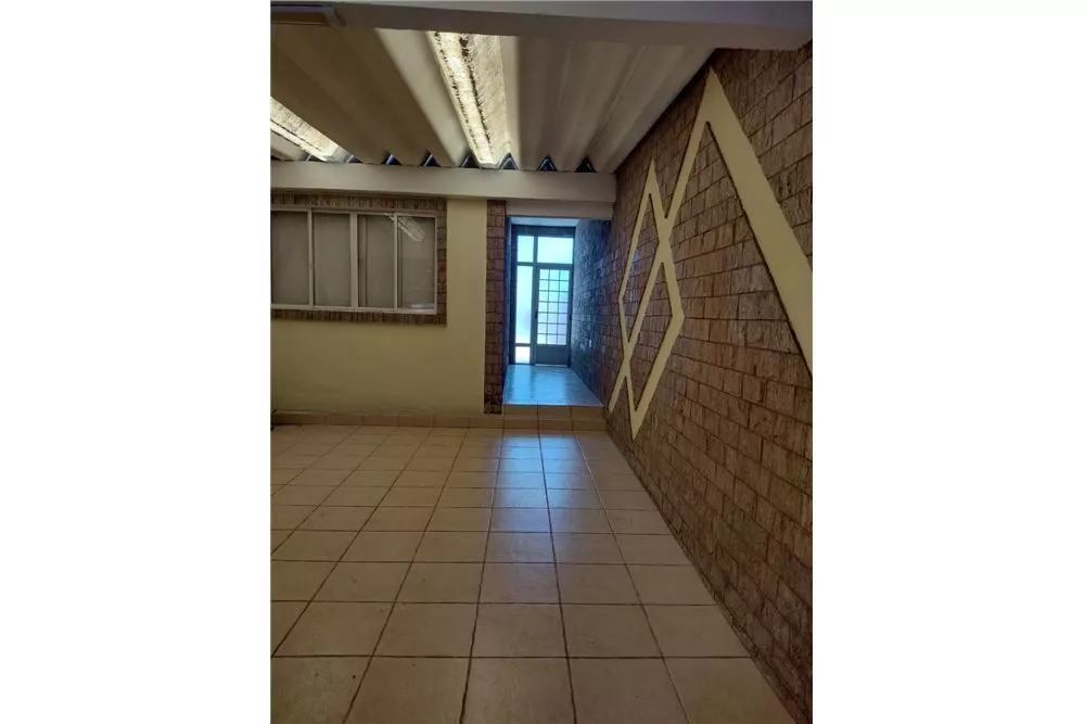 Casa de Condomínio à venda com 3 quartos, 150m² - Foto 2