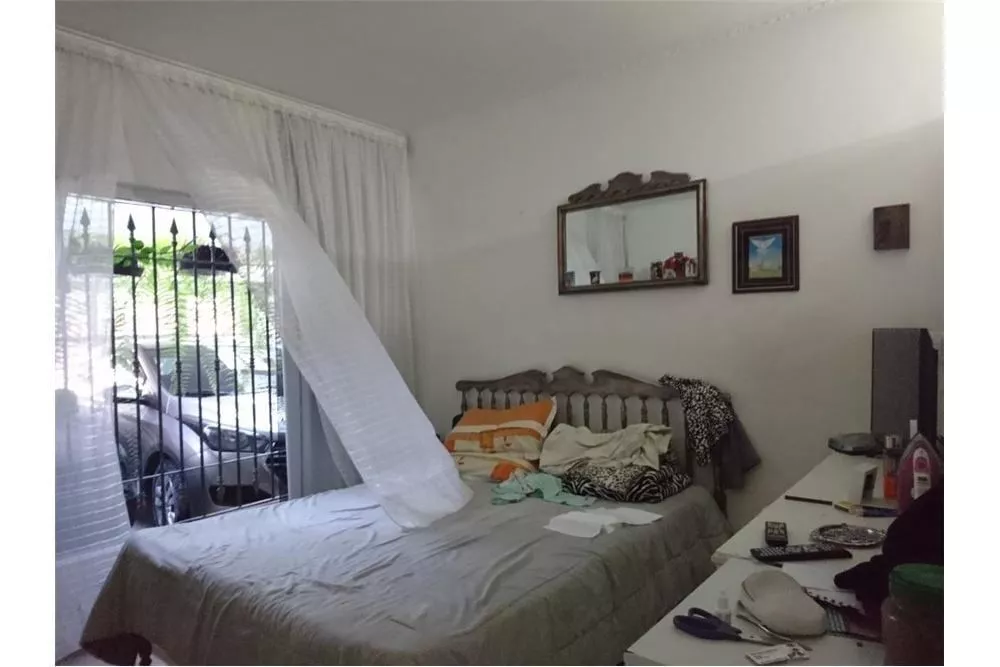 Casa de Condomínio à venda com 4 quartos, 200m² - Foto 1