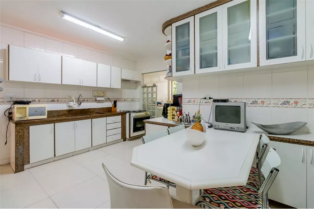 Apartamento à venda com 4 quartos, 181m² - Foto 4