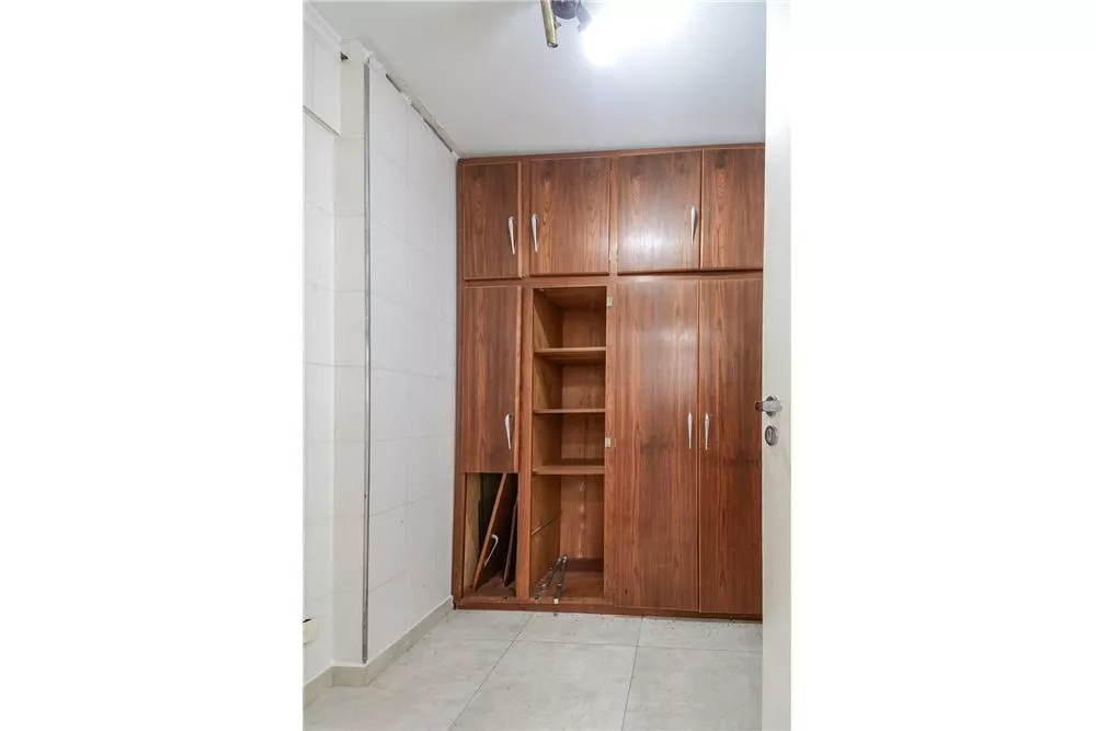 Apartamento à venda com 3 quartos, 161m² - Foto 2