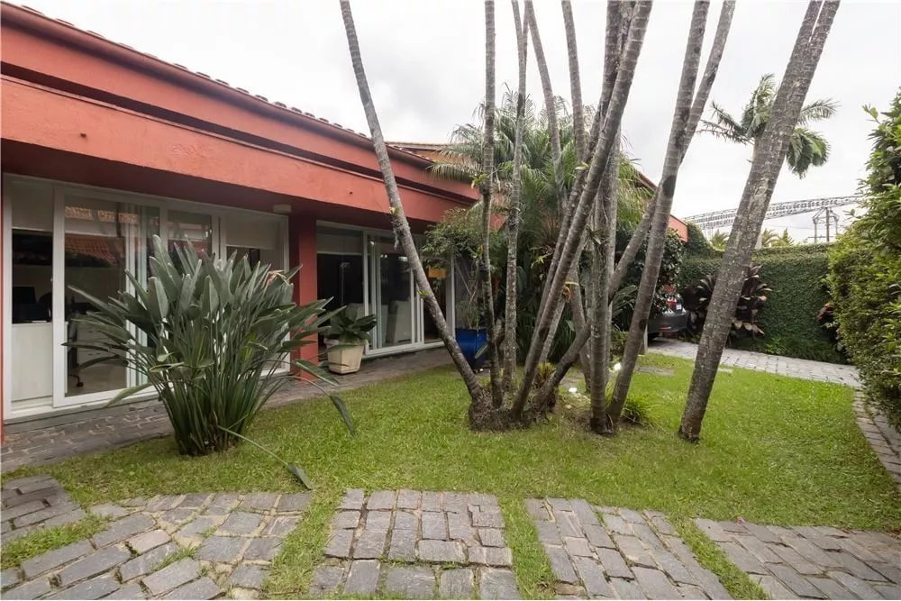 Casa de Condomínio à venda com 3 quartos, 300m² - Foto 1