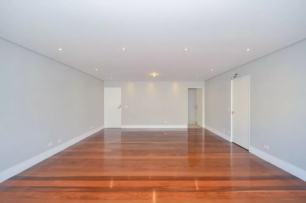 Apartamento à venda com 3 quartos, 137m² - Foto 2