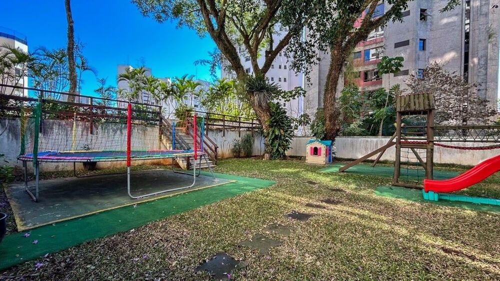 Apartamento à venda com 4 quartos, 261m² - Foto 1