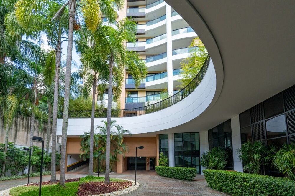 Apartamento à venda com 3 quartos, 192m² - Foto 2