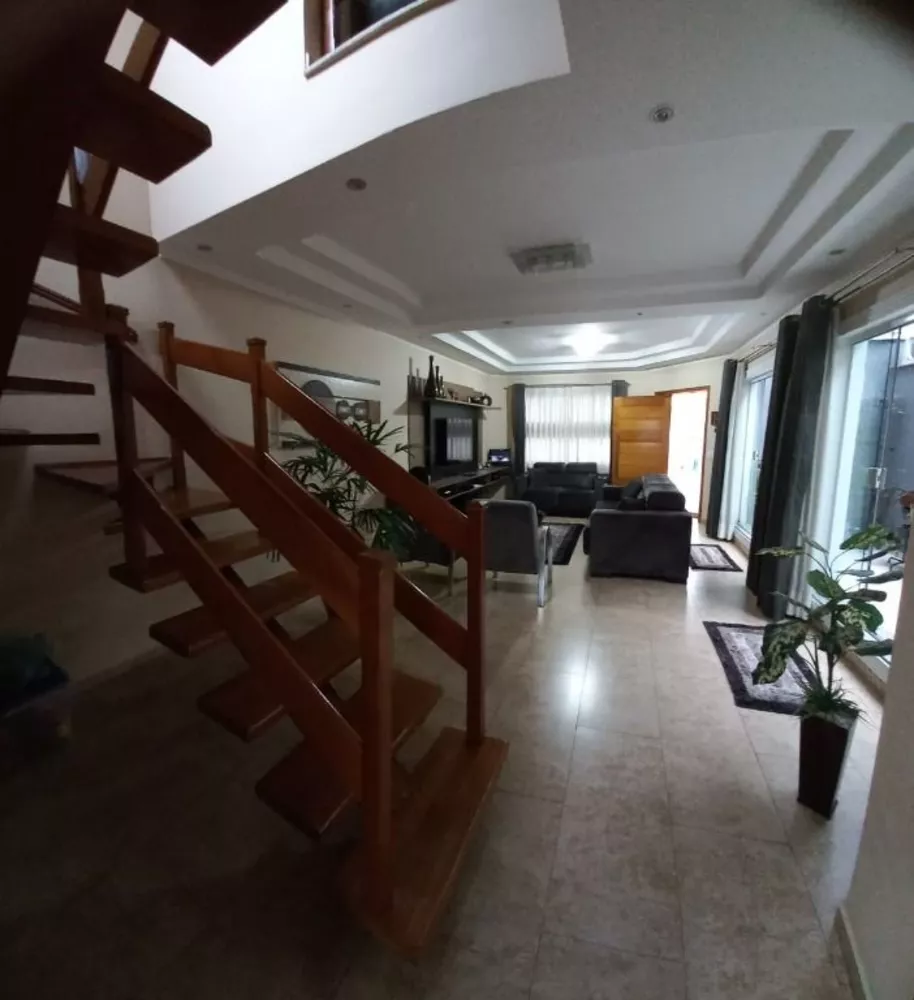 Sobrado à venda com 3 quartos, 189m² - Foto 2