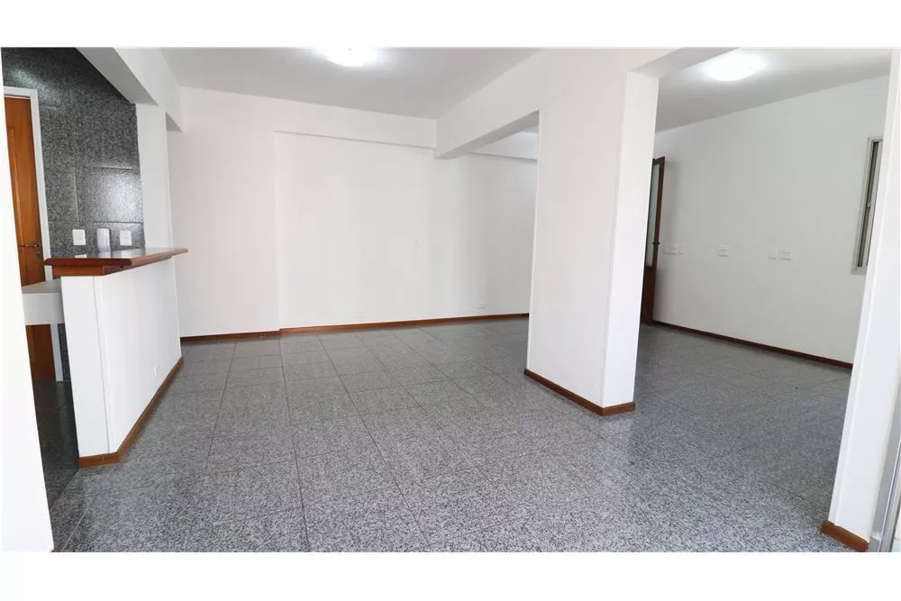 Apartamento à venda com 2 quartos, 76m² - Foto 2