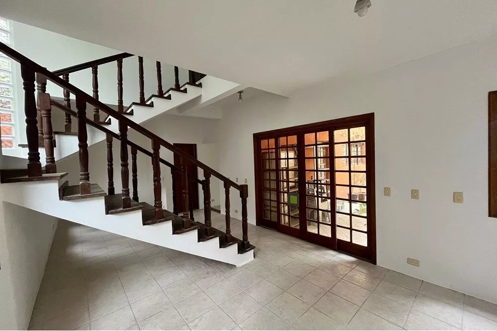 Casa de Condomínio à venda com 4 quartos, 260m² - Foto 2