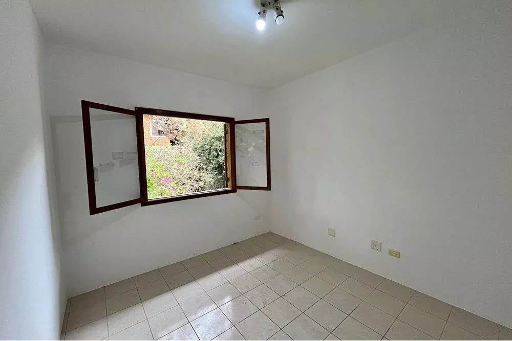 Casa de Condomínio à venda com 4 quartos, 260m² - Foto 3