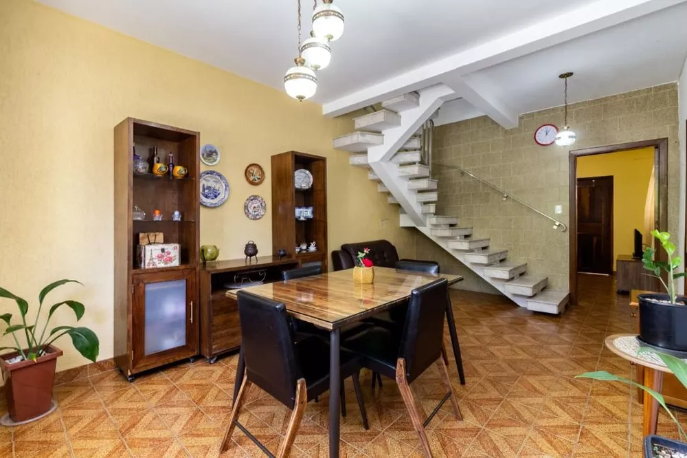 Sobrado à venda com 4 quartos, 170m² - Foto 1