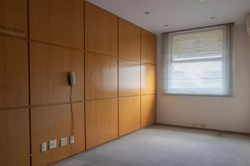 Apartamento à venda com 3 quartos, 175m² - Foto 2