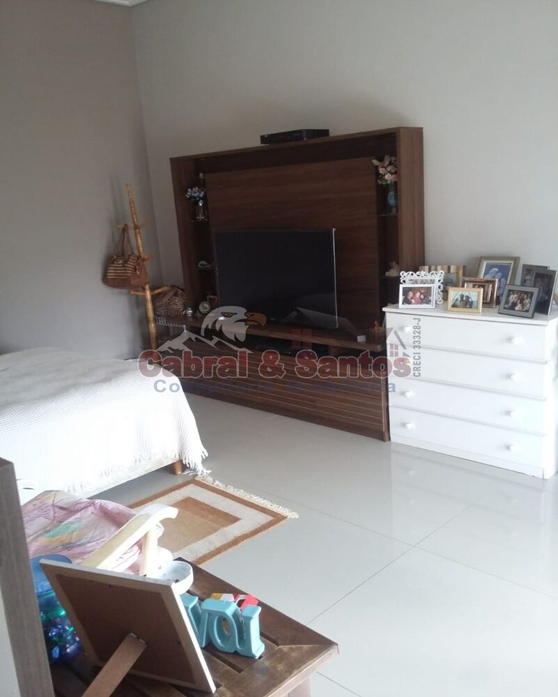 Casa, 4 quartos, 330 m² - Foto 1
