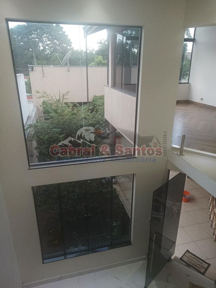 Casa à venda com 3 quartos, 269m² - Foto 2