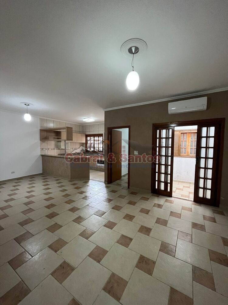 Casa à venda com 3 quartos, 110m² - Foto 1