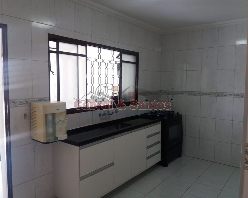 Casa à venda com 3 quartos, 198m² - Foto 2