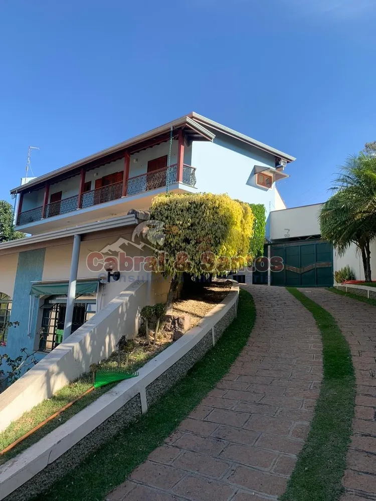 Chácara, 8 quartos, 1515 m² - Foto 1