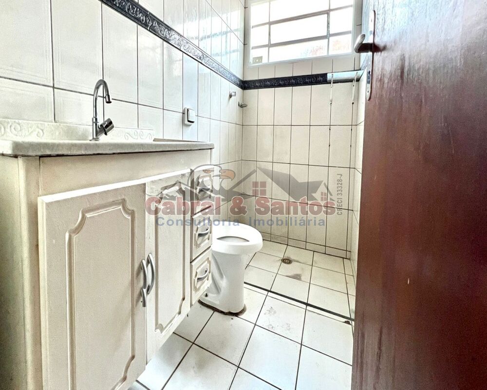 Casa à venda com 3 quartos, 220m² - Foto 2