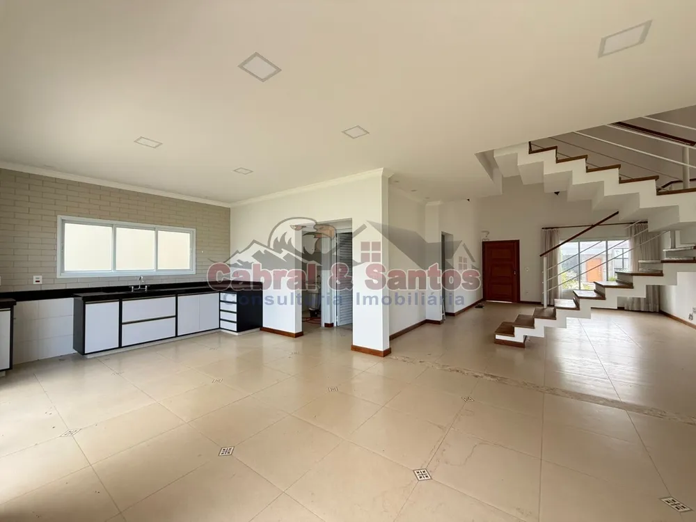 Casa, 3 quartos, 242 m² - Foto 3