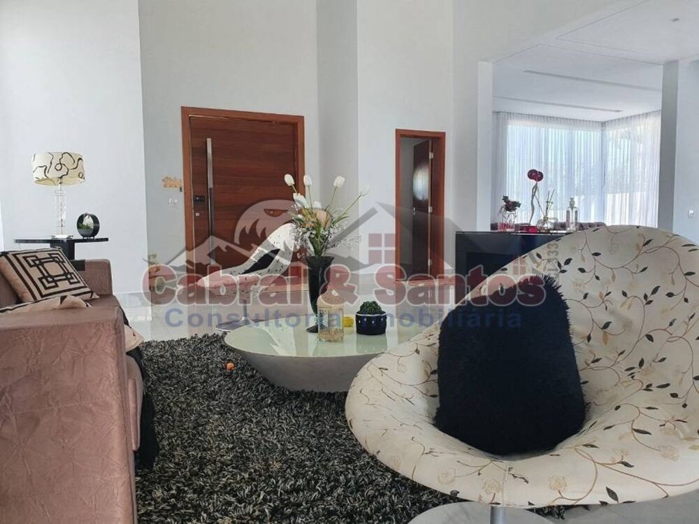 Casa à venda com 6 quartos, 540m² - Foto 2