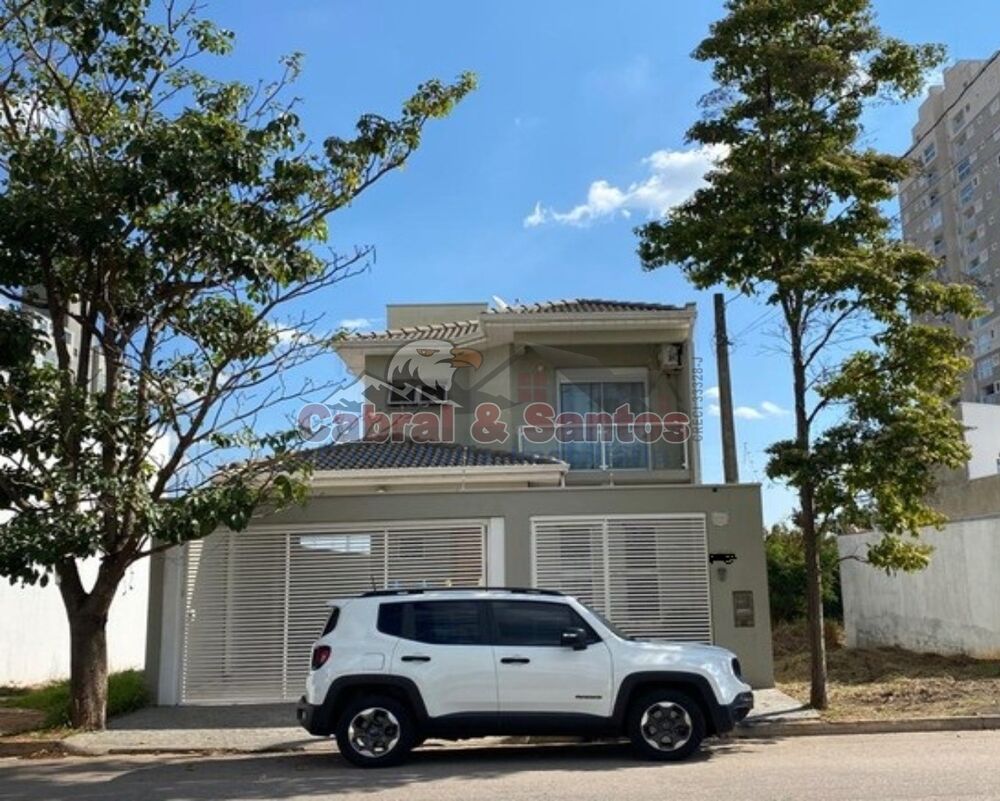 Casa à venda com 3 quartos, 260m² - Foto 1