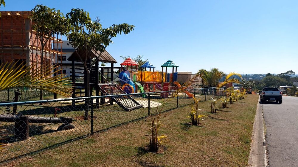 Casa à venda e aluguel com 3 quartos, 321m² - Foto 2