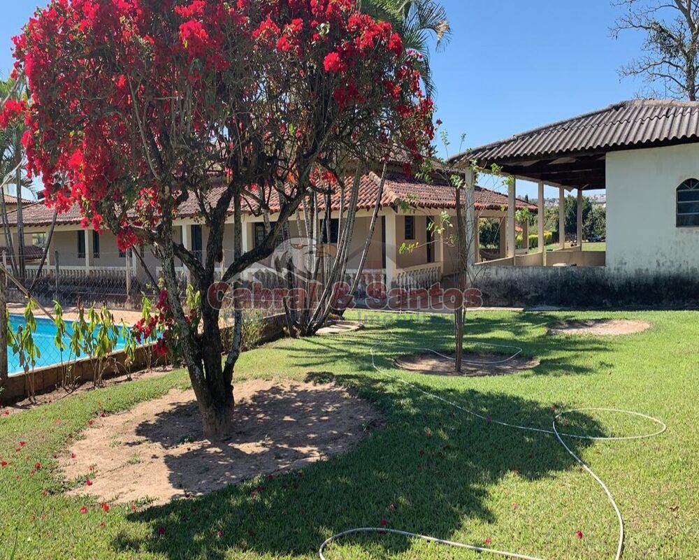 Chácara à venda com 4 quartos, 418m² - Foto 1