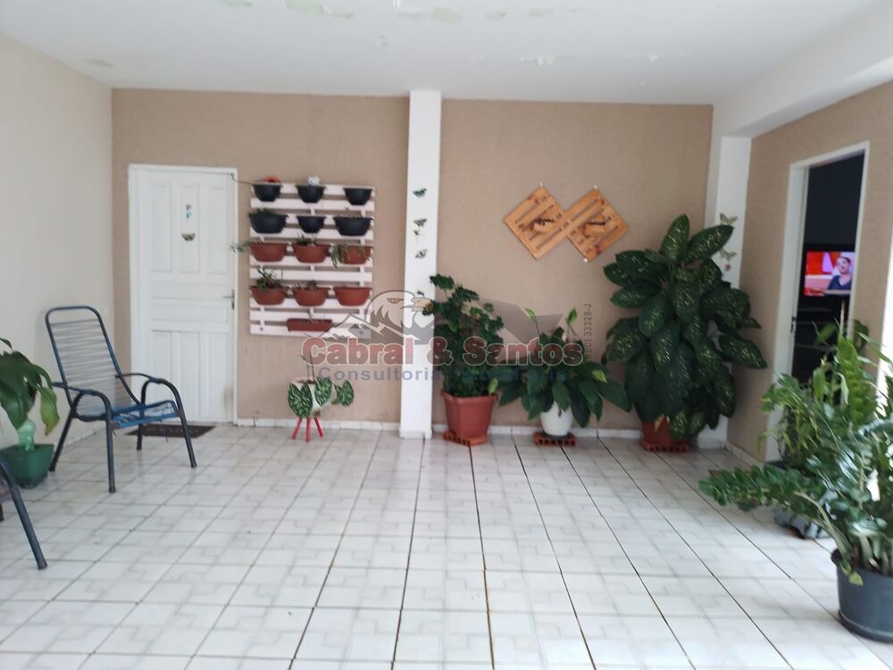 Casa à venda com 2 quartos, 110m² - Foto 1