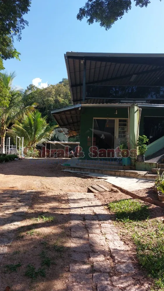 Chácara, 2 quartos, 2137 m² - Foto 1