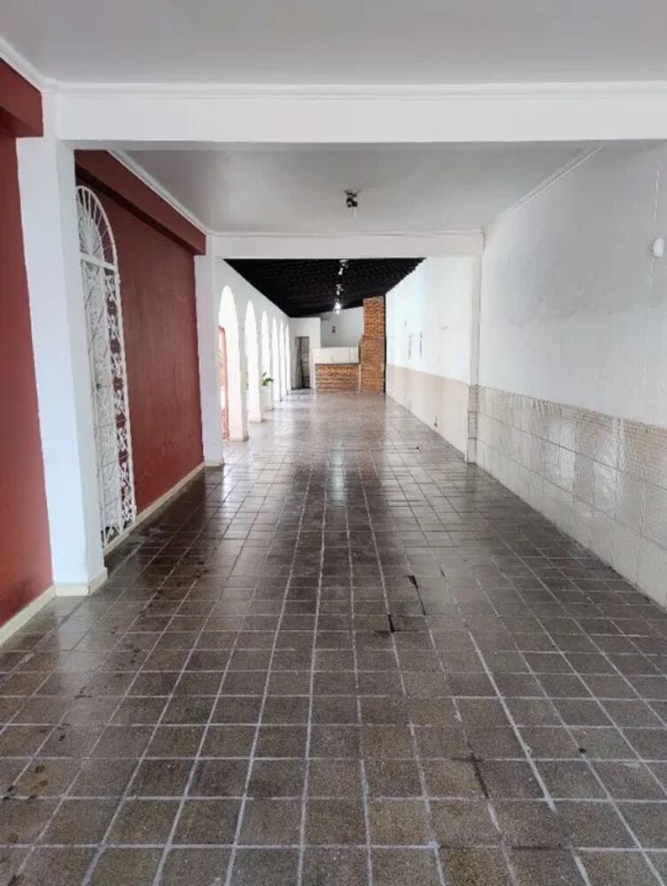 Casa à venda com 5 quartos, 300m² - Foto 10