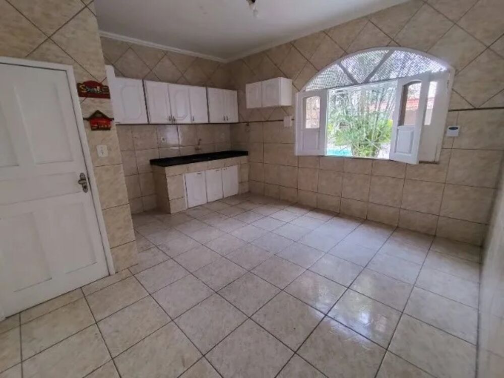 Casa à venda com 5 quartos, 300m² - Foto 3