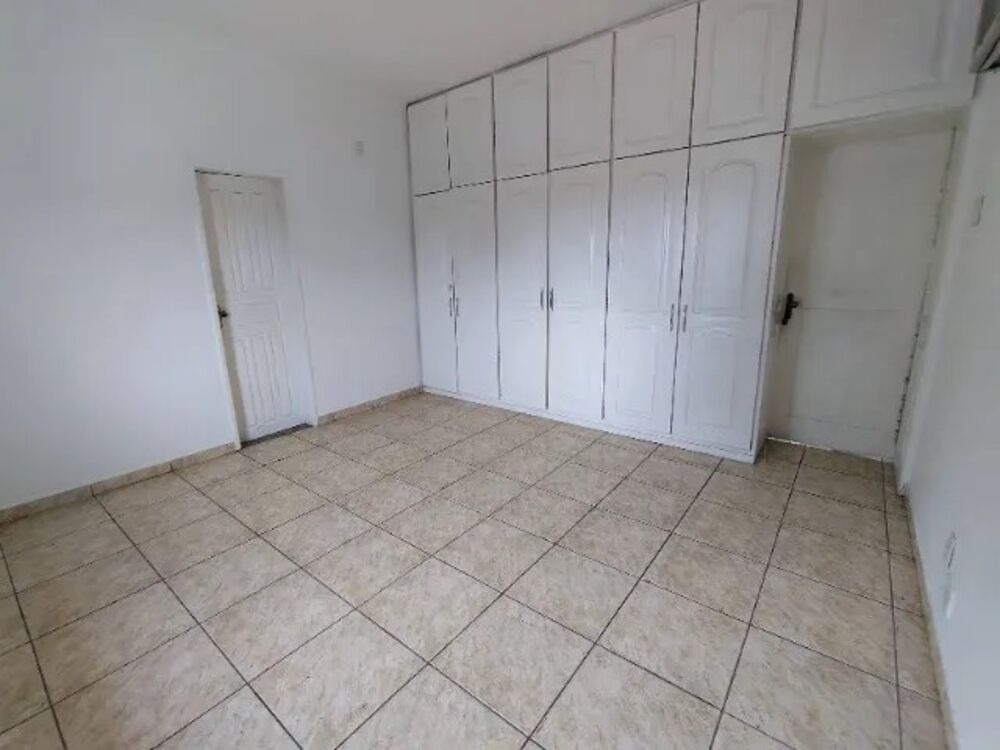 Casa à venda com 5 quartos, 300m² - Foto 8