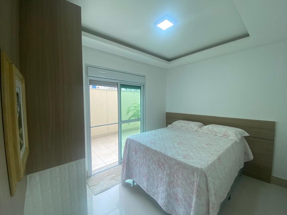 Apartamento à venda com 3 quartos, 240m² - Foto 4