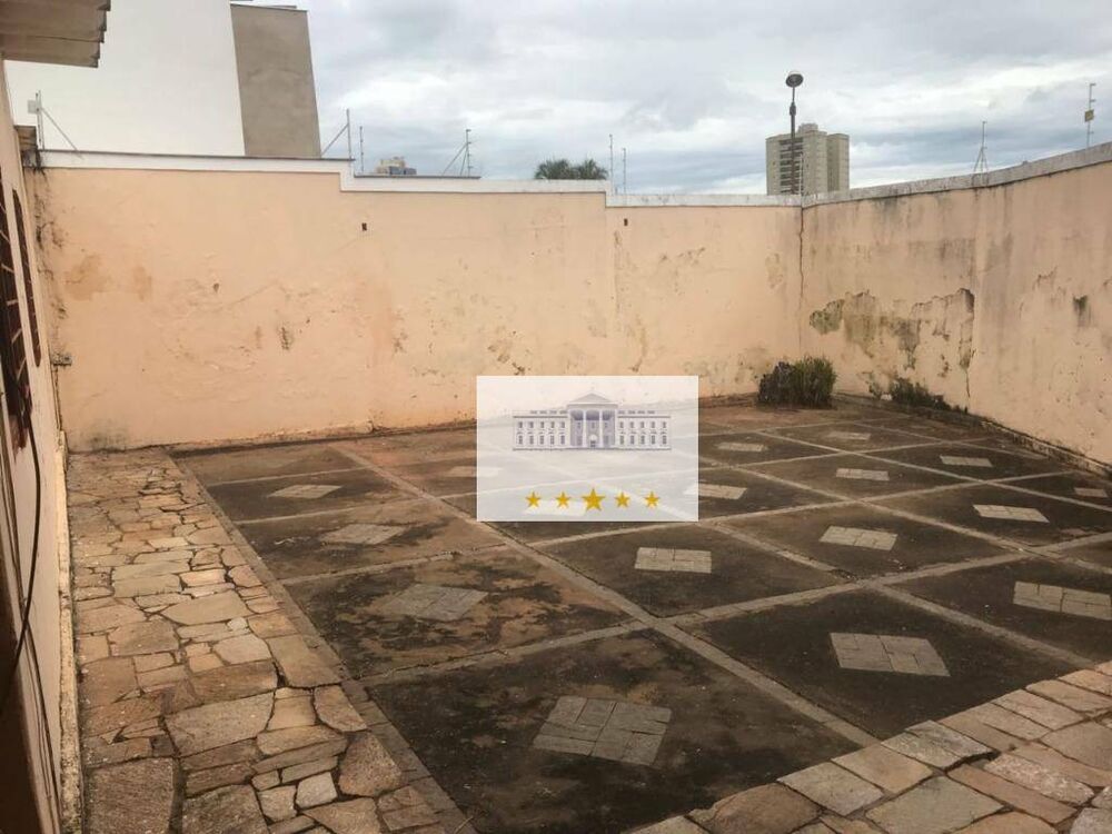 Casa à venda com 3 quartos, 300m² - Foto 1