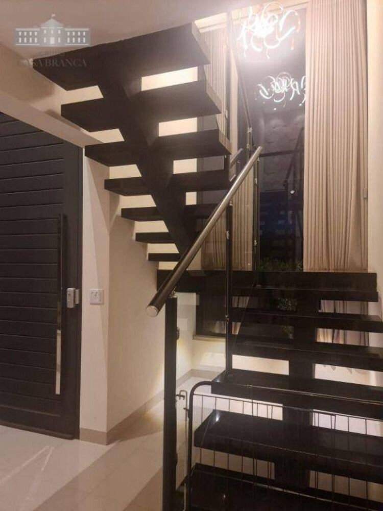 Sobrado, 3 quartos, 240 m² - Foto 1