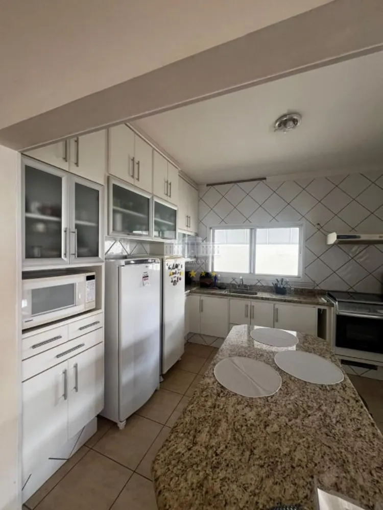 Casa, 3 quartos, 249 m² - Foto 2