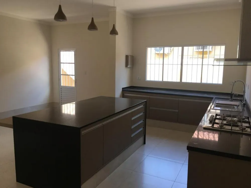 Casa, 3 quartos, 240 m² - Foto 1