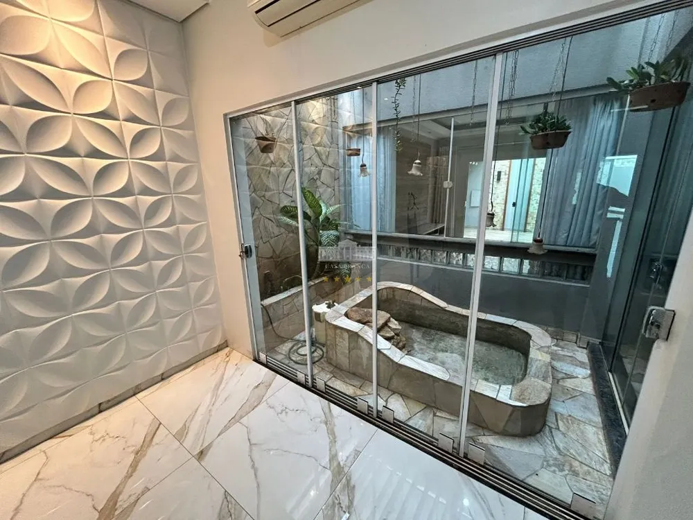 Casa, 3 quartos, 242 m² - Foto 1
