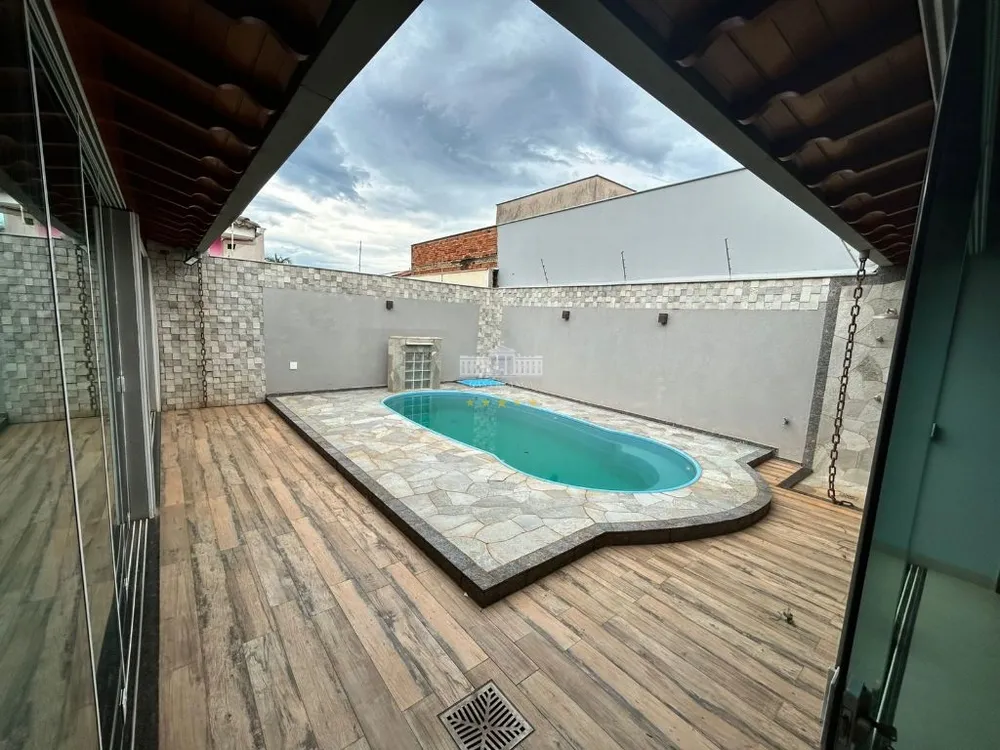 Casa, 3 quartos, 242 m² - Foto 2