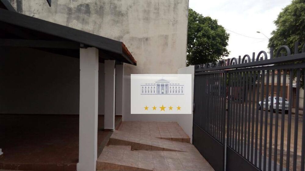 Casa à venda com 3 quartos, 230m² - Foto 2