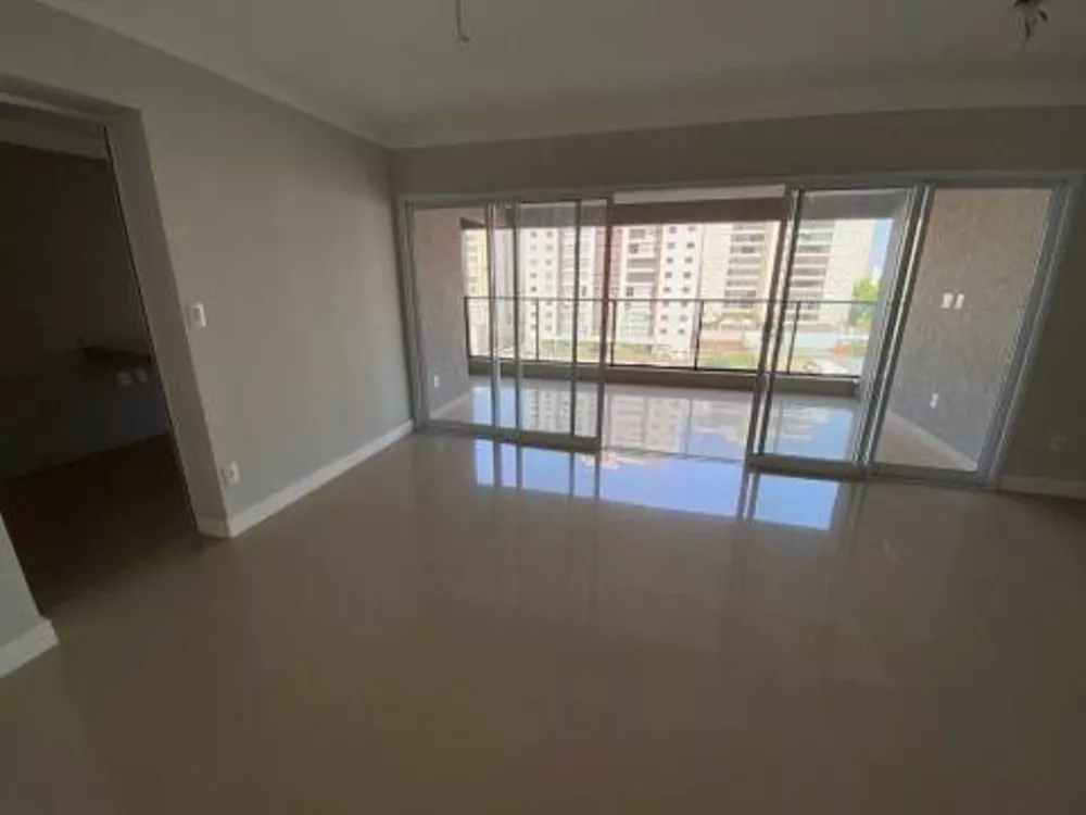 Apartamento à venda com 3 quartos, 135m² - Foto 1