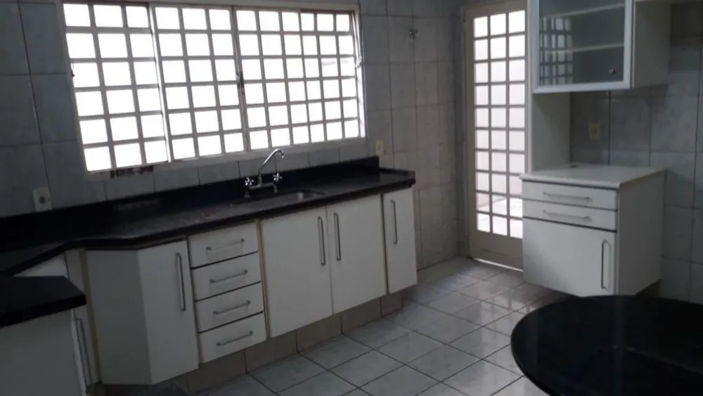 Casa, 4 quartos, 320 m² - Foto 1