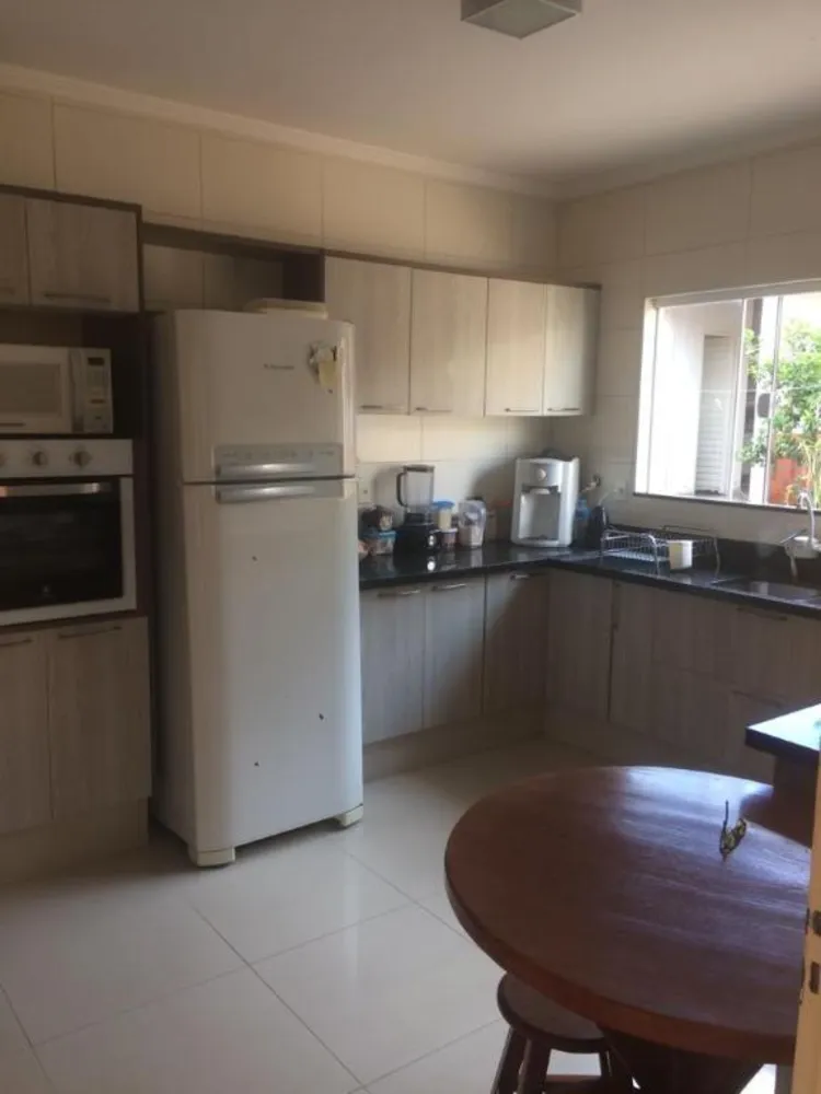 Casa, 3 quartos, 246 m² - Foto 3