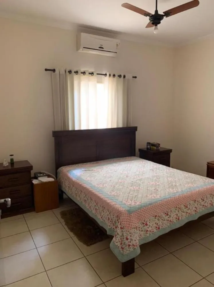 Casa, 4 quartos, 242 m² - Foto 1