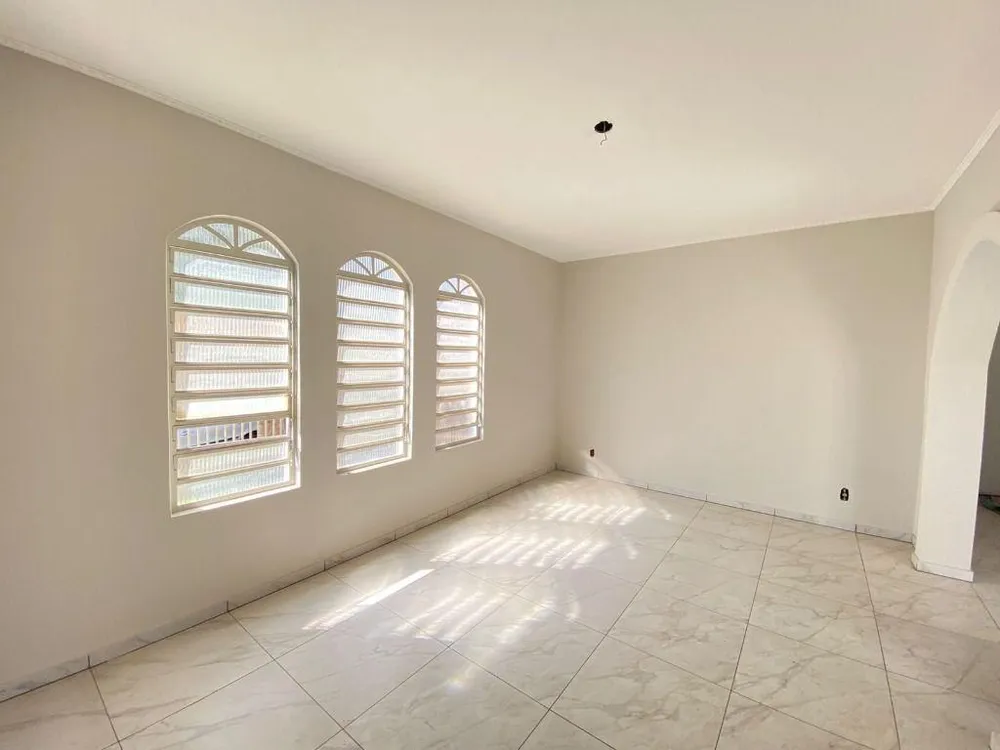 Casa, 3 quartos, 200 m² - Foto 1